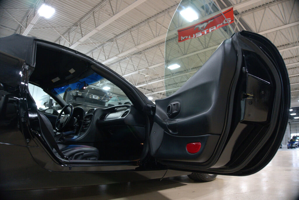 Used 2002 Chevrolet Corvette Convertible w/ Preferred Equipment Group2 image 40