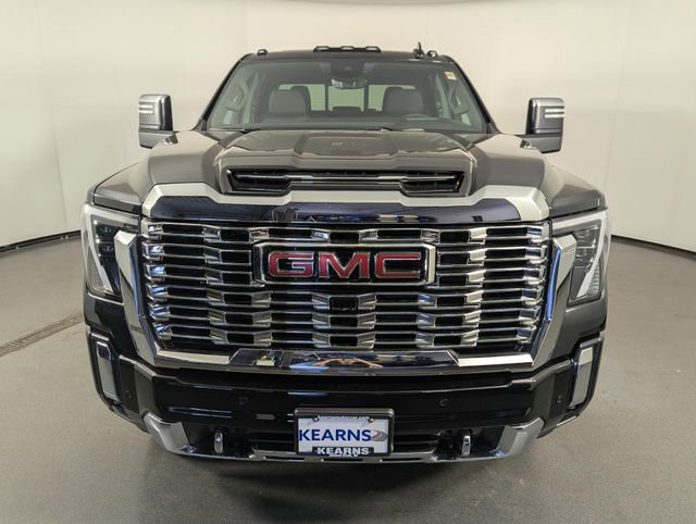 Used 2025 GMC Sierra 2500 Denali w/ Technology Package AWD/4WD image 3