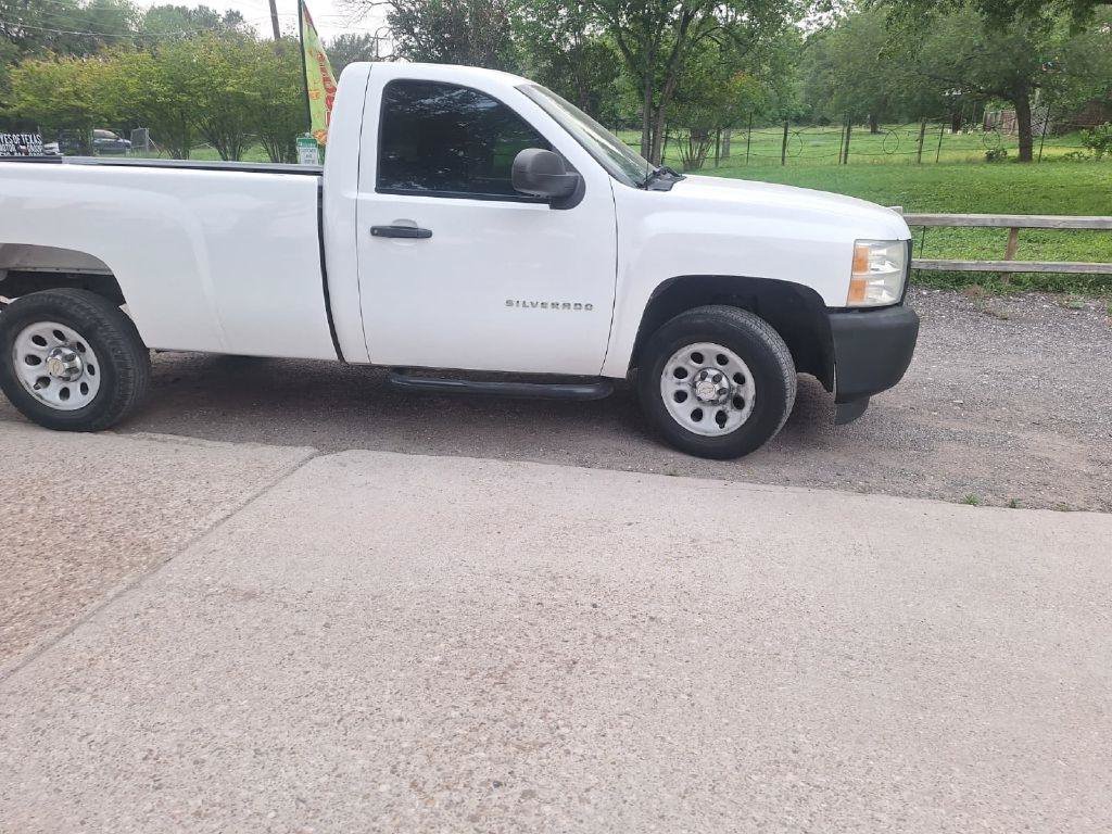 Used 2010 Chevrolet Silverado 1500 W/T RWD image 2