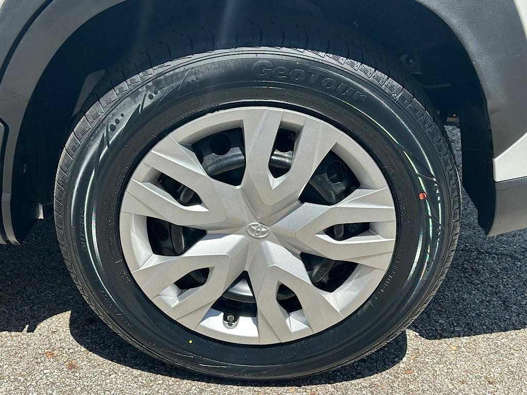 Certified 2024 Toyota Corolla Cross L FWD image 28