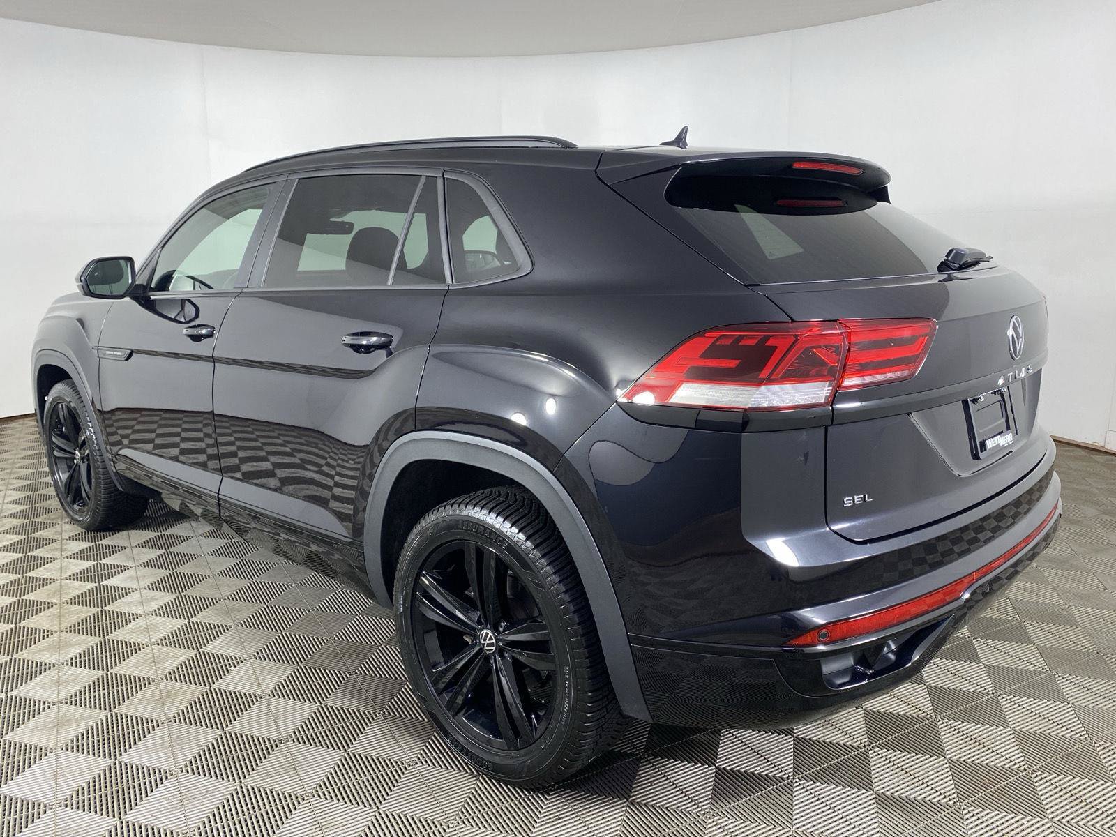 Used 2023 Volkswagen Atlas Cross Sport SEL R-Line AWD/4WD image 5