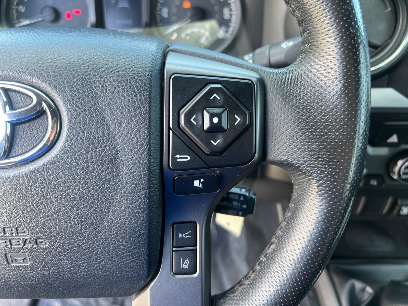 Certified 2019 Toyota Tacoma TRD Off-Road AWD/4WD image 15