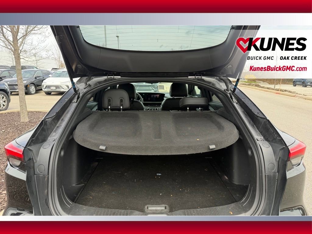 Used 2024 Buick Envista Preferred w/ Advanced Safety Package image 5