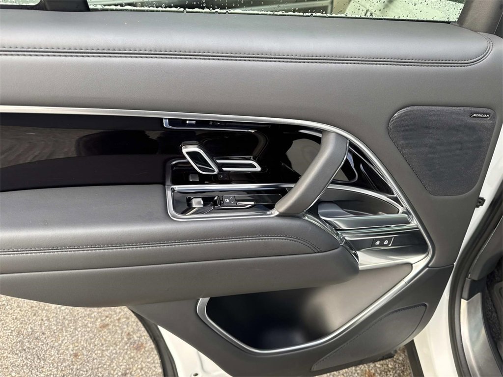 Used 2023 Land Rover Range Rover SE image 13