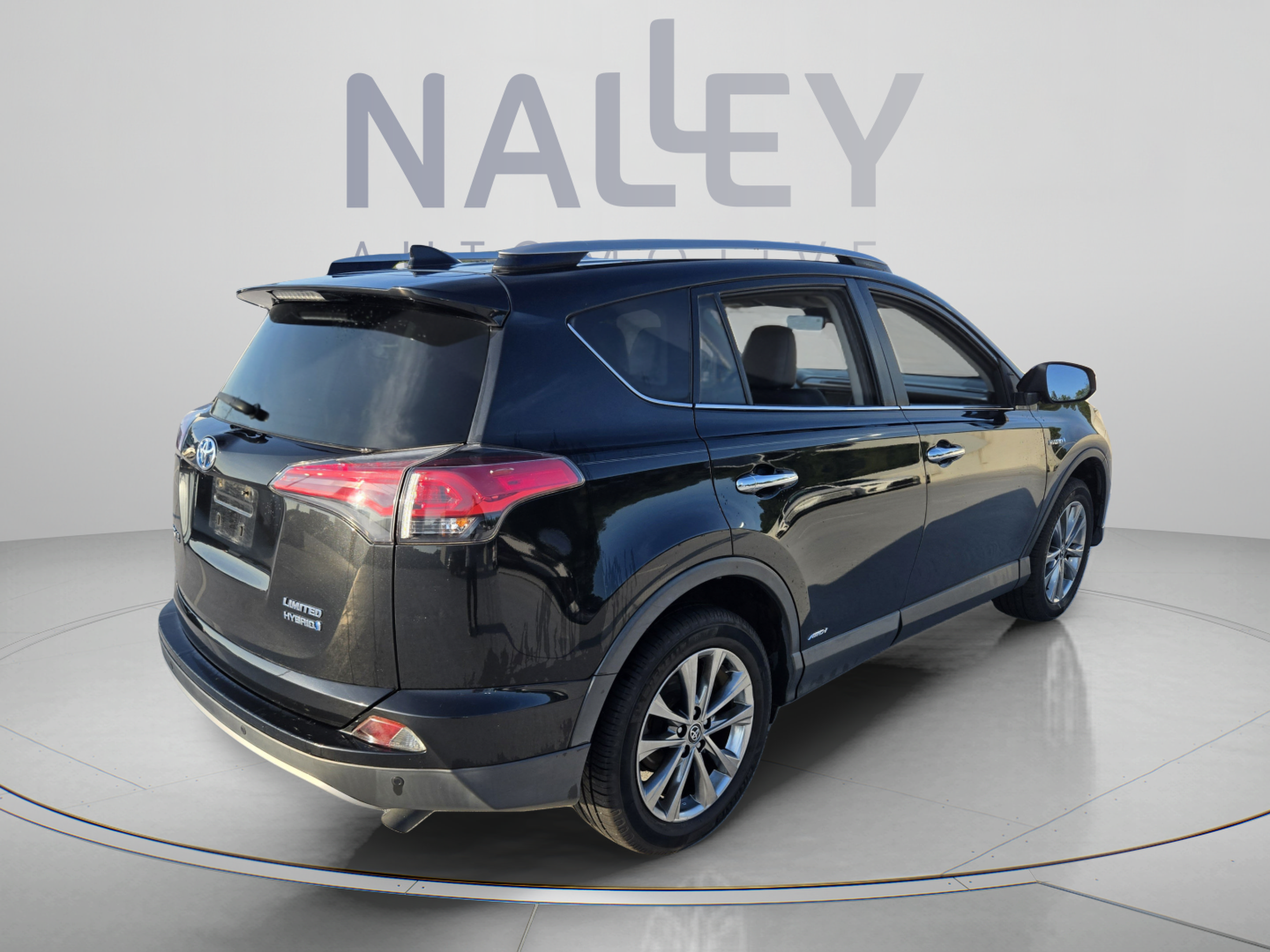 Used 2017 Toyota RAV4 Limited AWD/4WD image 4