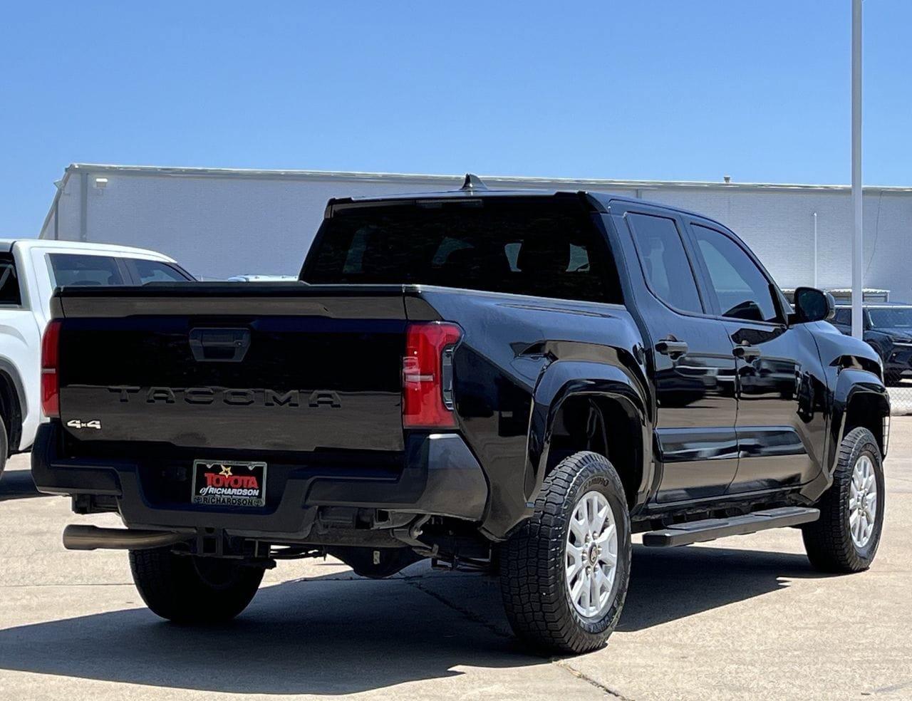 Used 2025 Toyota Tacoma SR AWD/4WD image 4