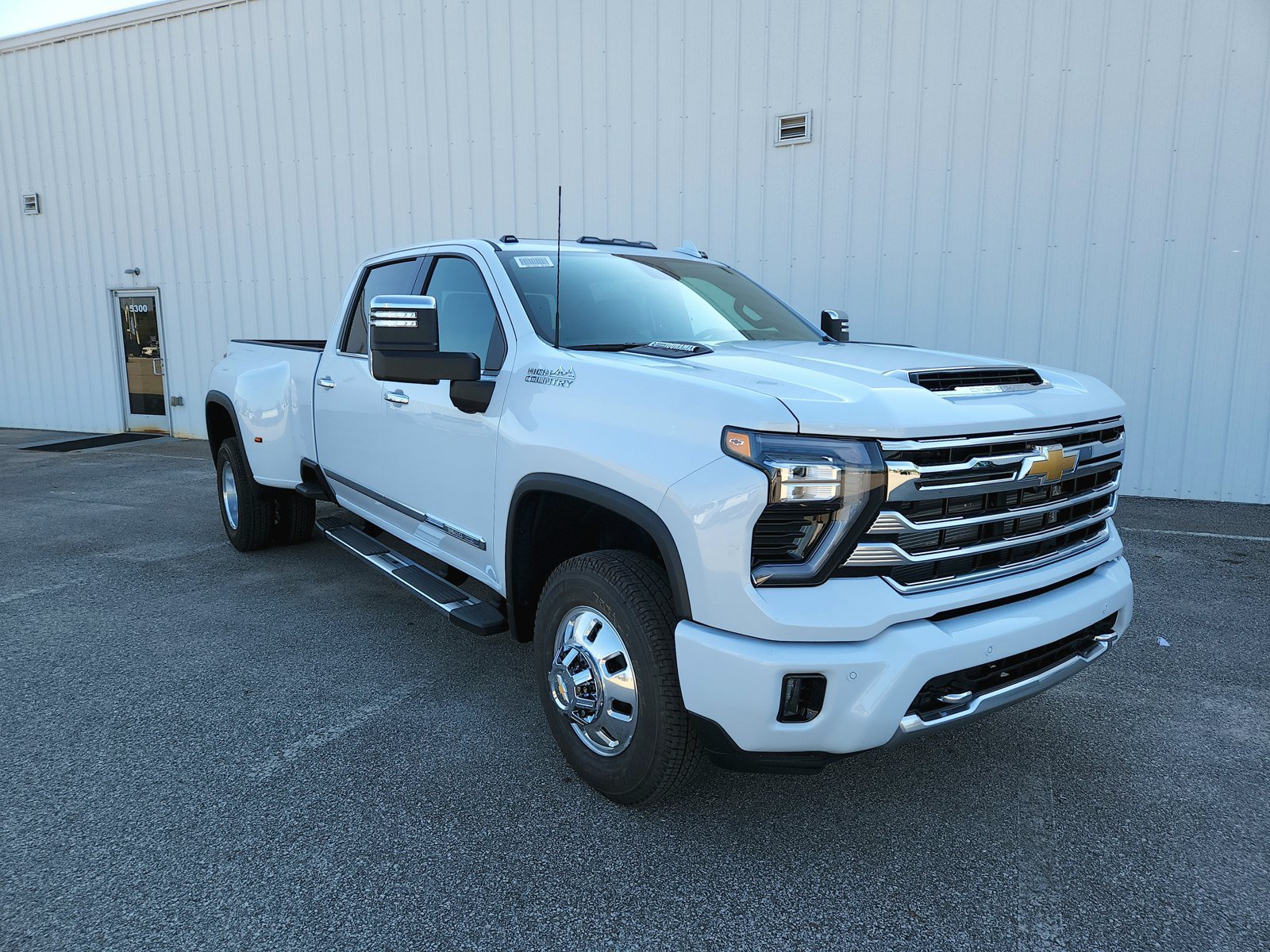 New 2026 Chevrolet Silverado 3500 High Country w/ High Country Premium Package AWD/4WD image 3