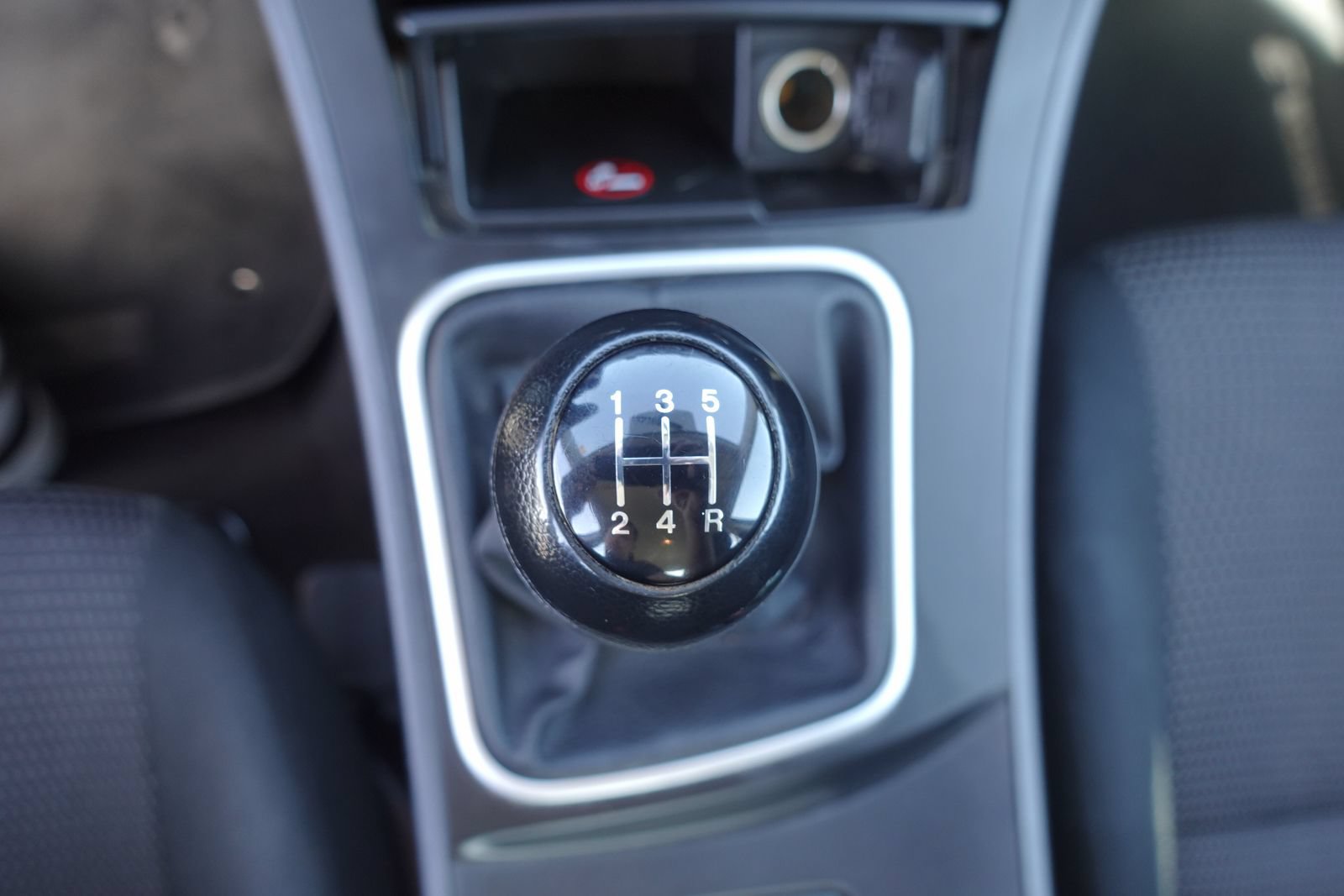 Used 2013 MAZDA MAZDA3 i SV FWD image 24