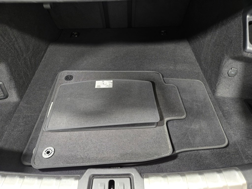 Used 2022 Audi e-tron GT Premium Plus image 43