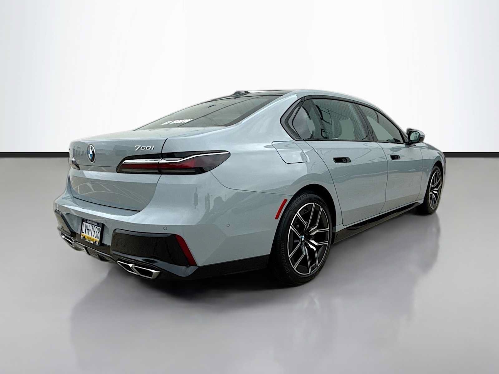 Used 2026 BMW 760i xDrive AWD/4WD image 3