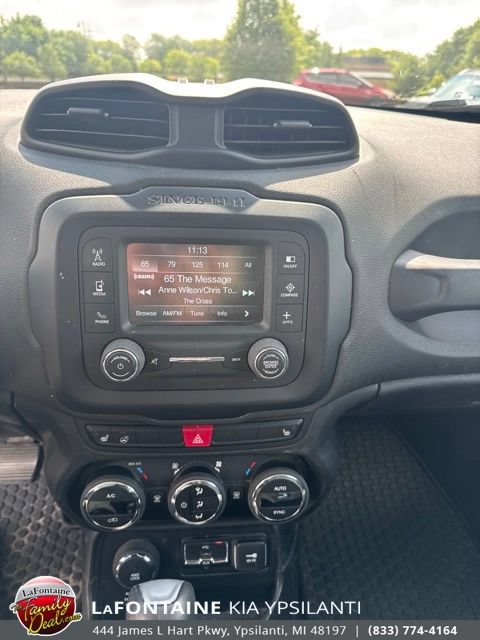 Used 2016 Jeep Renegade Latitude w/ Popular Equipment Group AWD/4WD image 11
