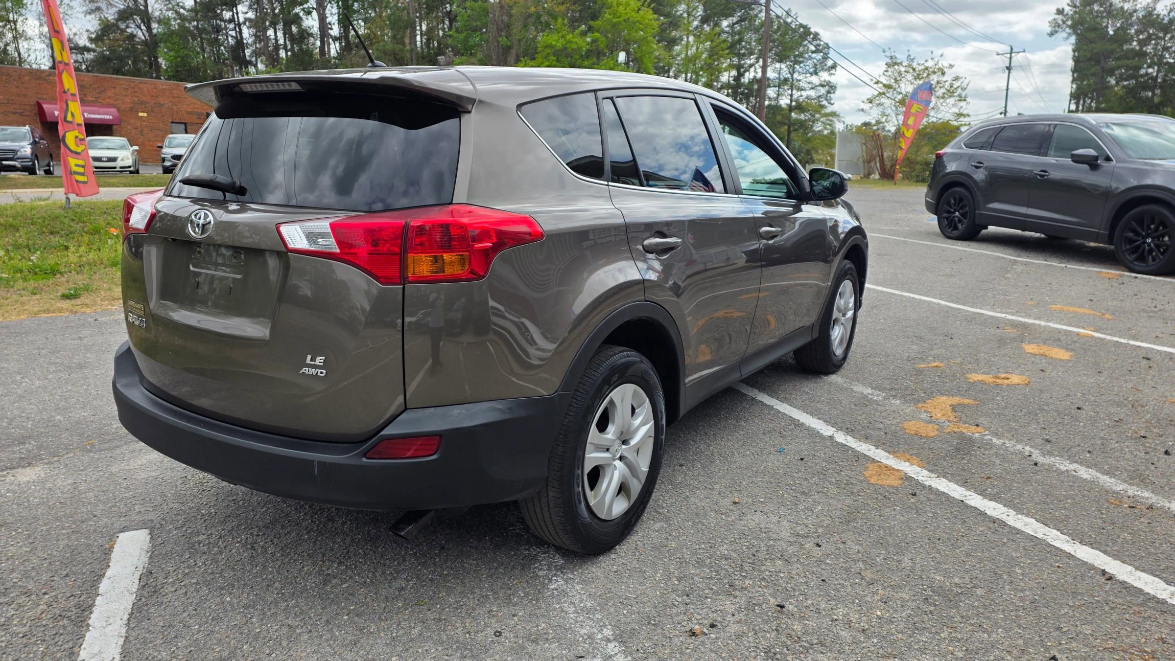 Used 2015 Toyota RAV4 LE AWD/4WD image 9