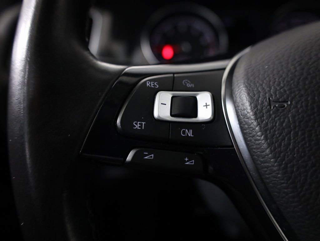 Used 2018 Volkswagen Golf S image 18