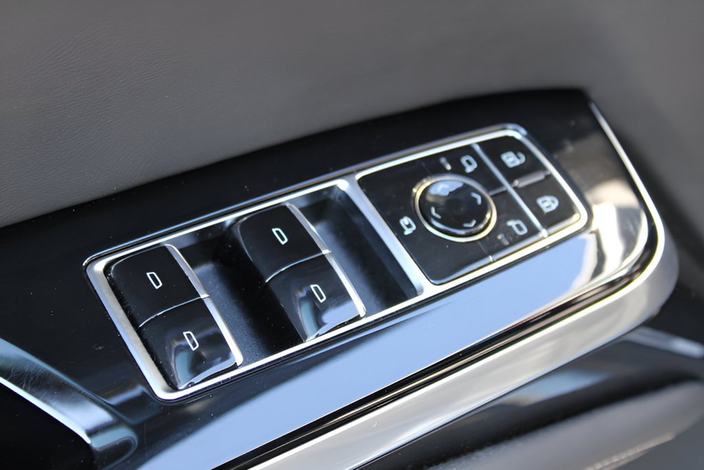 Used 2025 Cadillac Escalade ESV Premium Luxury w/ Touring Package AWD/4WD image 21