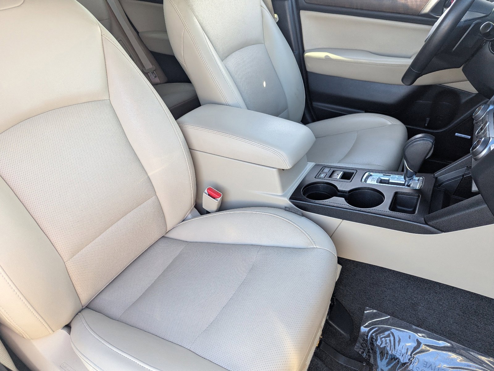 Used 2015 Subaru Outback 3.6R Limited image 11