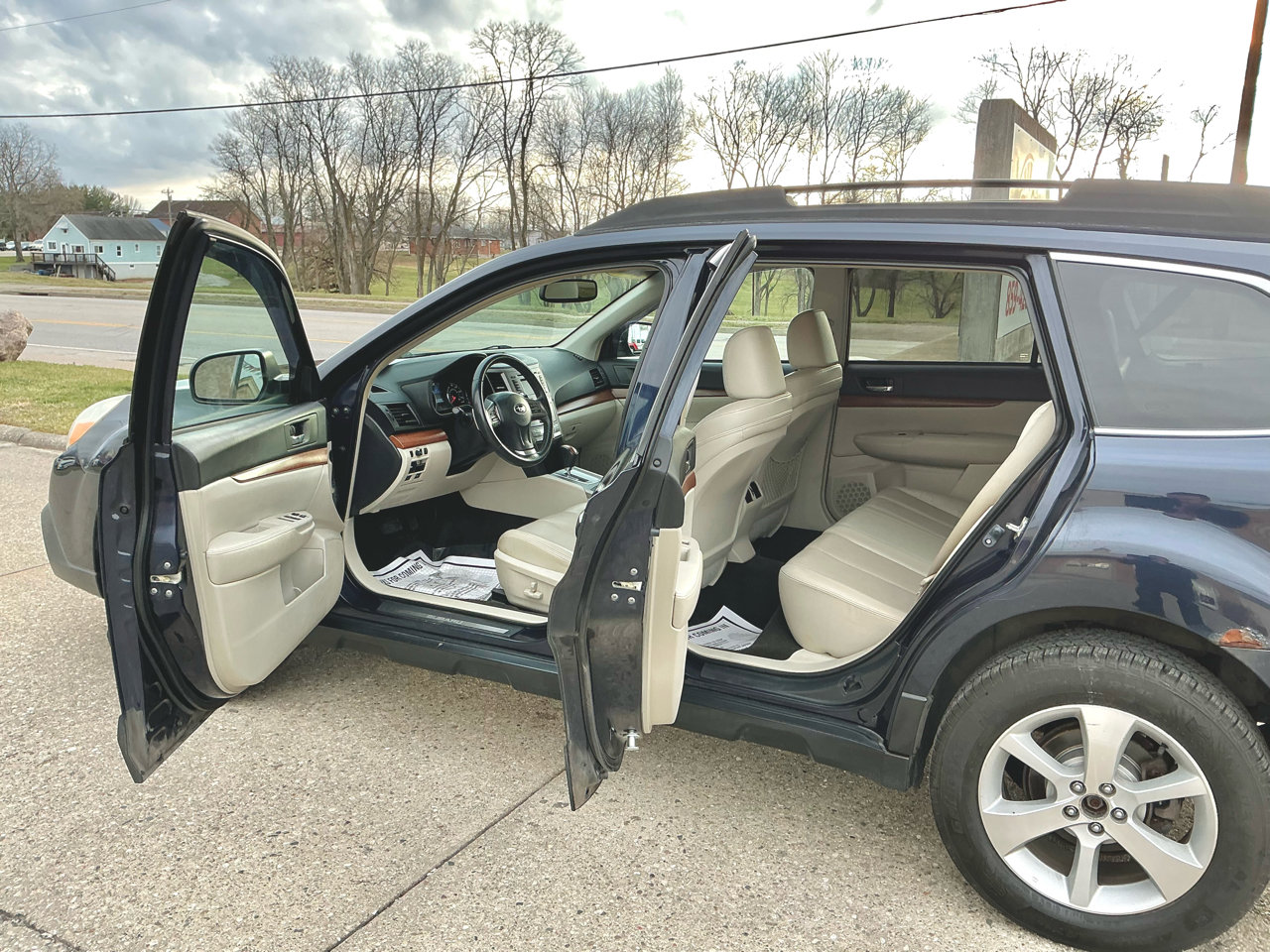 Used 2014 Subaru Outback 2.5i Limited w/ Moonroof Package image 8