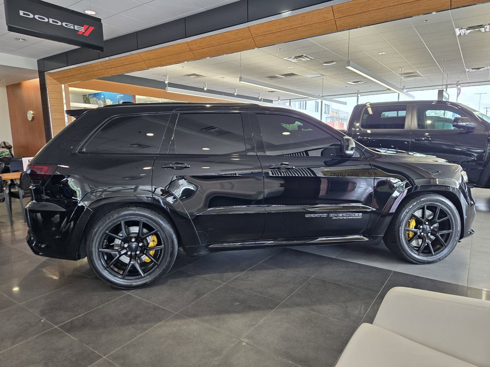 Used 2018 Jeep Grand Cherokee Trackhawk AWD/4WD image 7