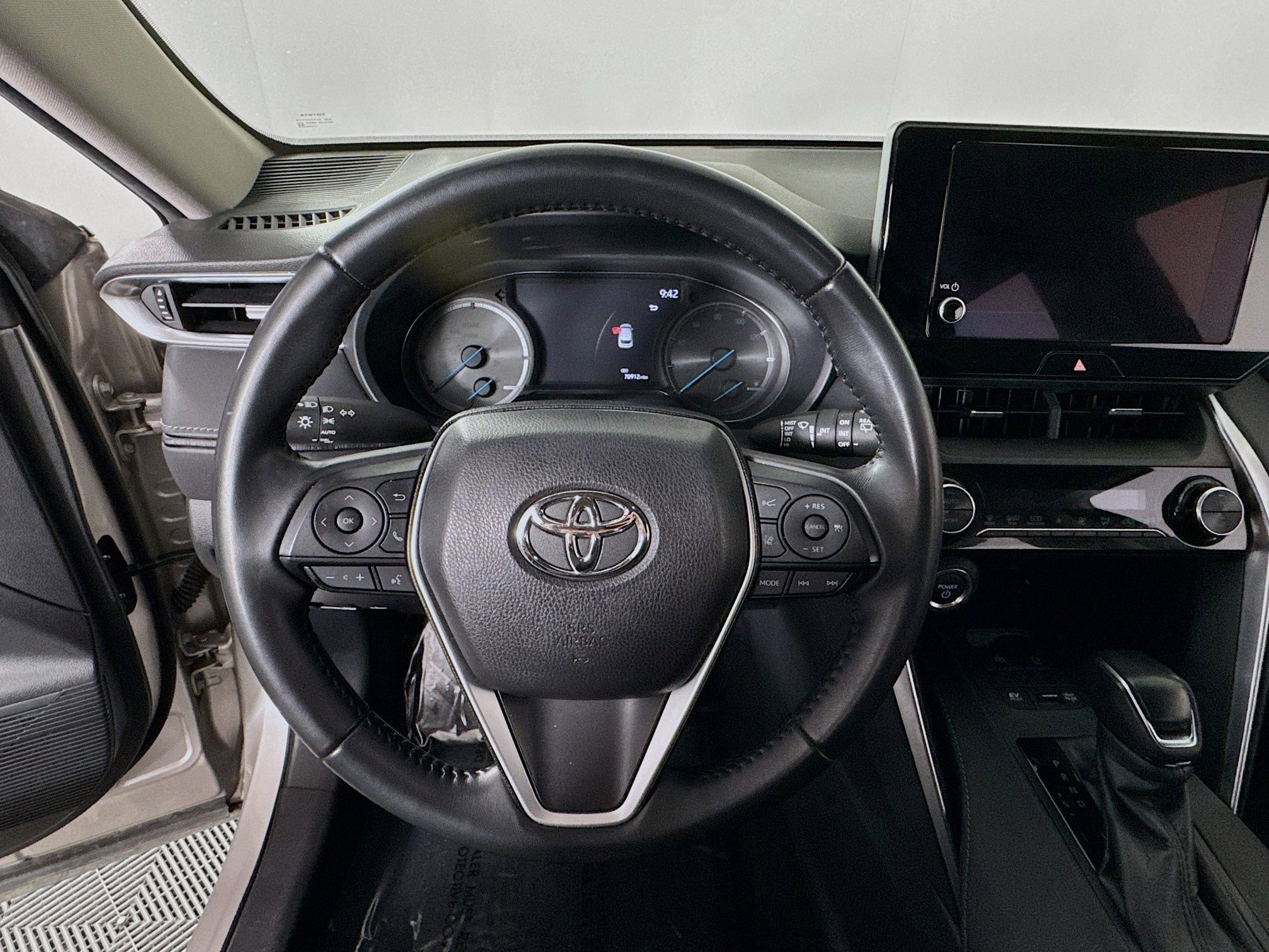 Certified 2024 Toyota Venza LE image 14