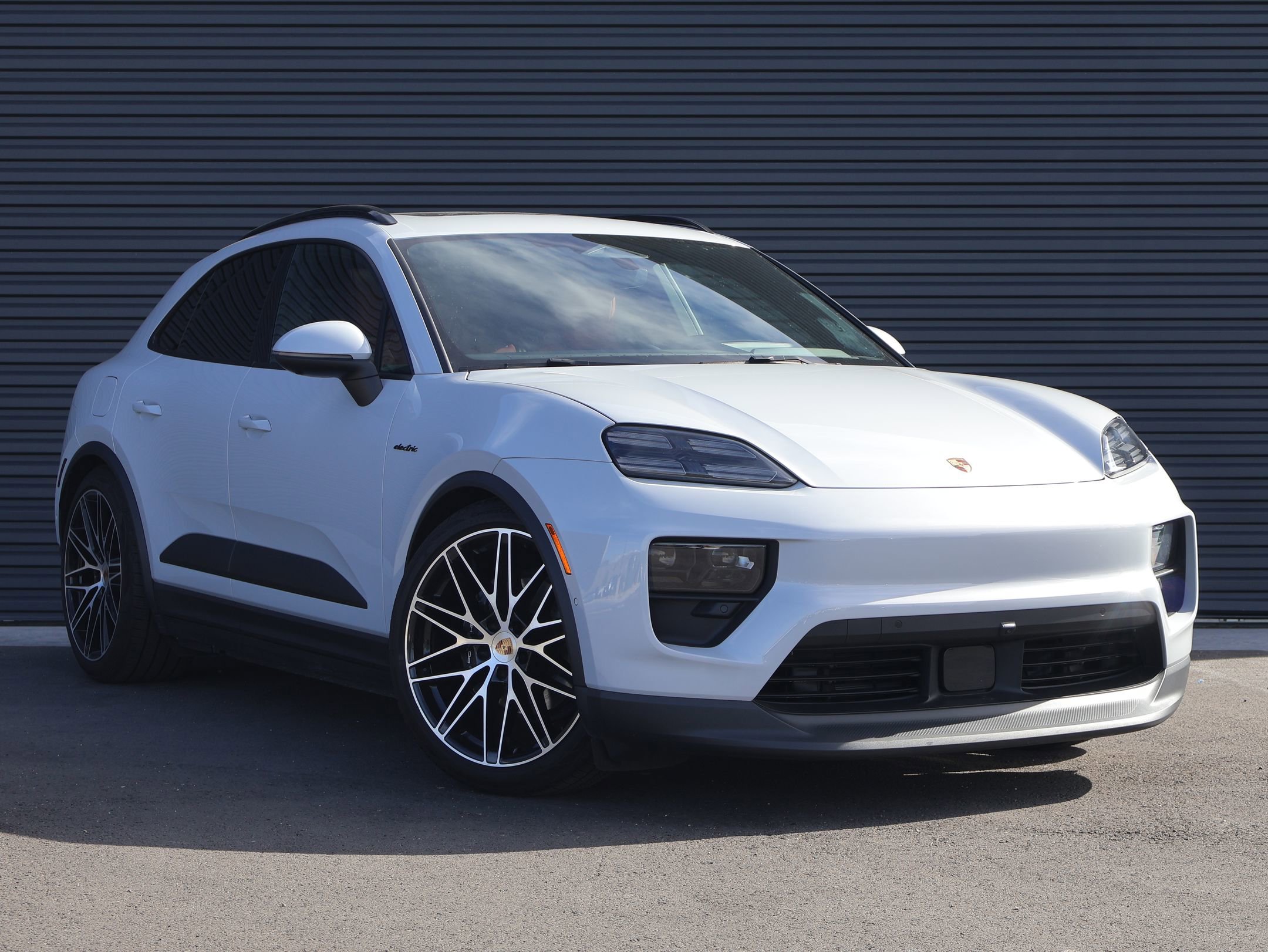 Certified 2025 Porsche Macan 4 Electric AWD/4WD image 8