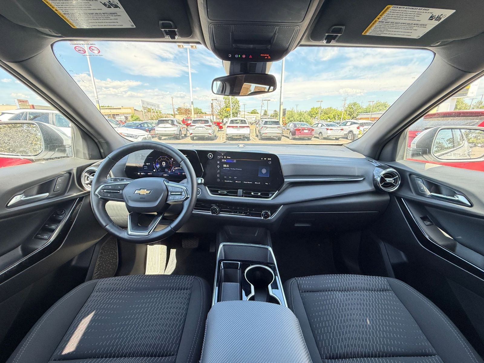 Used 2025 Chevrolet Equinox LT AWD/4WD image 32