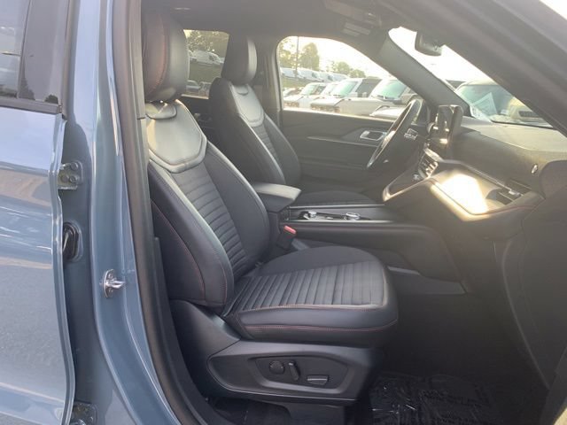 Used 2026 Ford Explorer ST-Line w/ ST-Line Street Pack AWD/4WD image 17