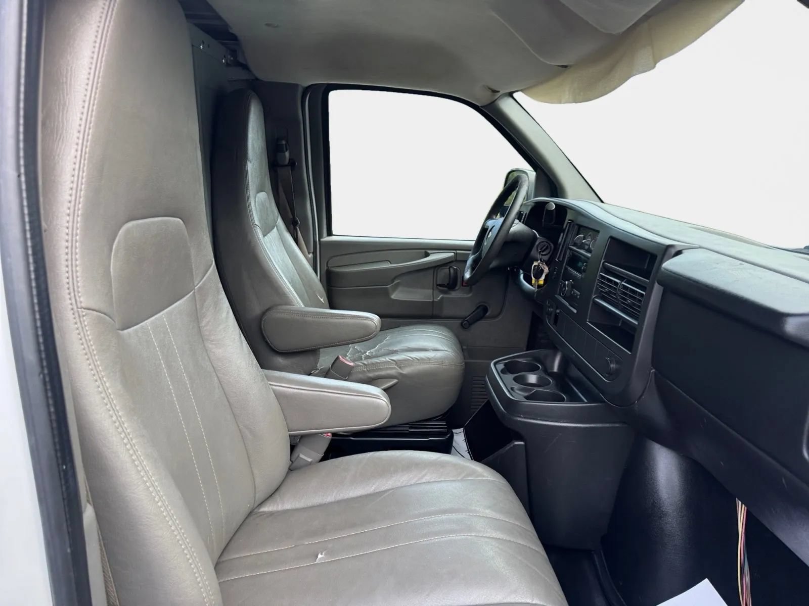 Used 2012 Chevrolet Express 2500 RWD image 10