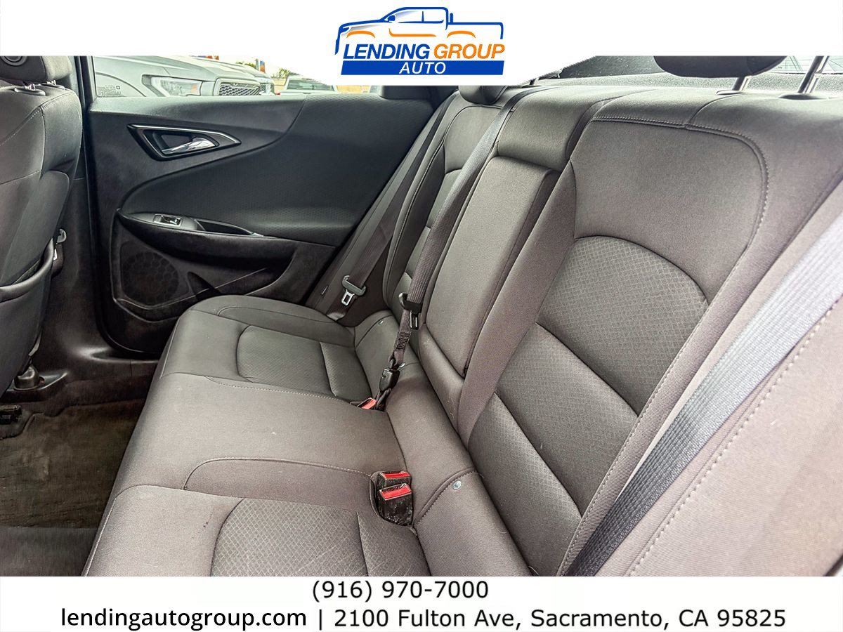 Used 2017 Chevrolet Malibu LT FWD image 17