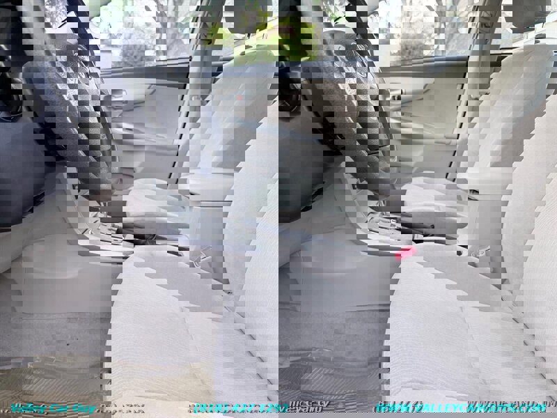 Used 2013 Toyota Corolla LE w/ Premium Pkg FWD image 14