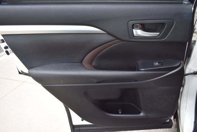 Used 2015 Toyota Highlander XLE AWD/4WD image 37