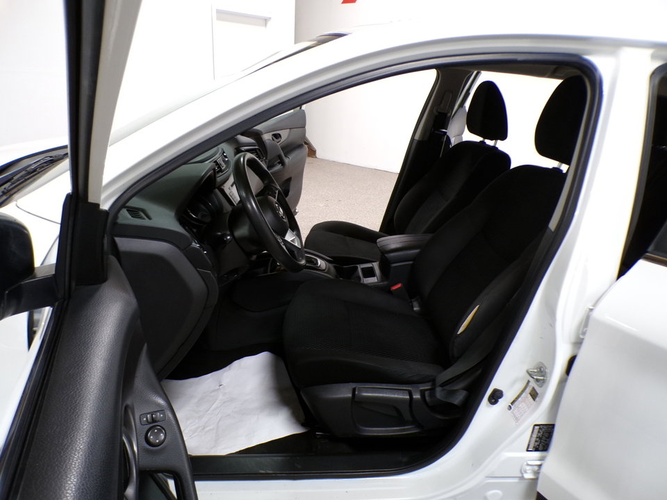 Used 2021 Nissan Rogue Sport S image 11