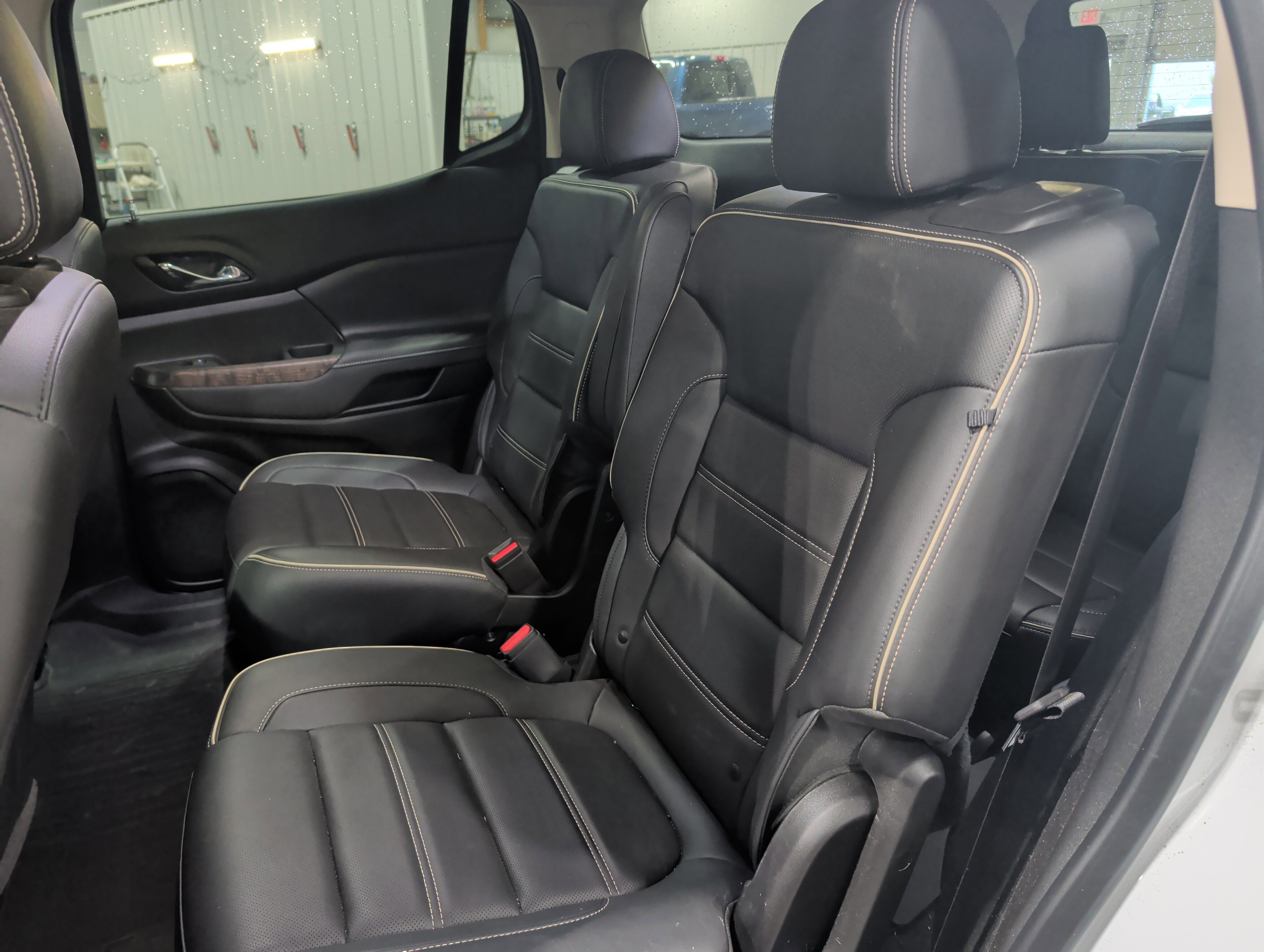 Used 2023 GMC Acadia Denali w/ Denali Technology Package AWD/4WD image 8
