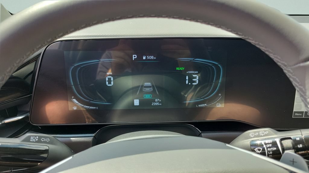 Used 2025 Kia Niro EX FWD image 29