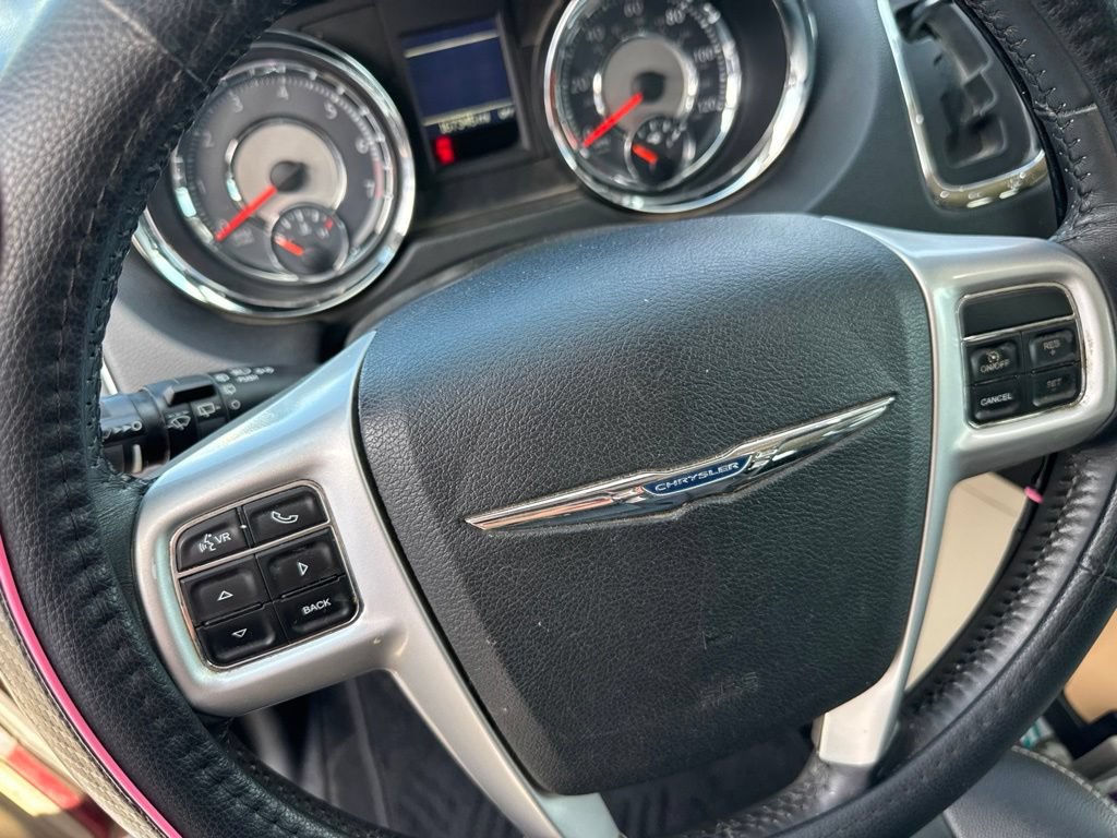 Used 2016 Chrysler Town & Country Touring FWD image 12