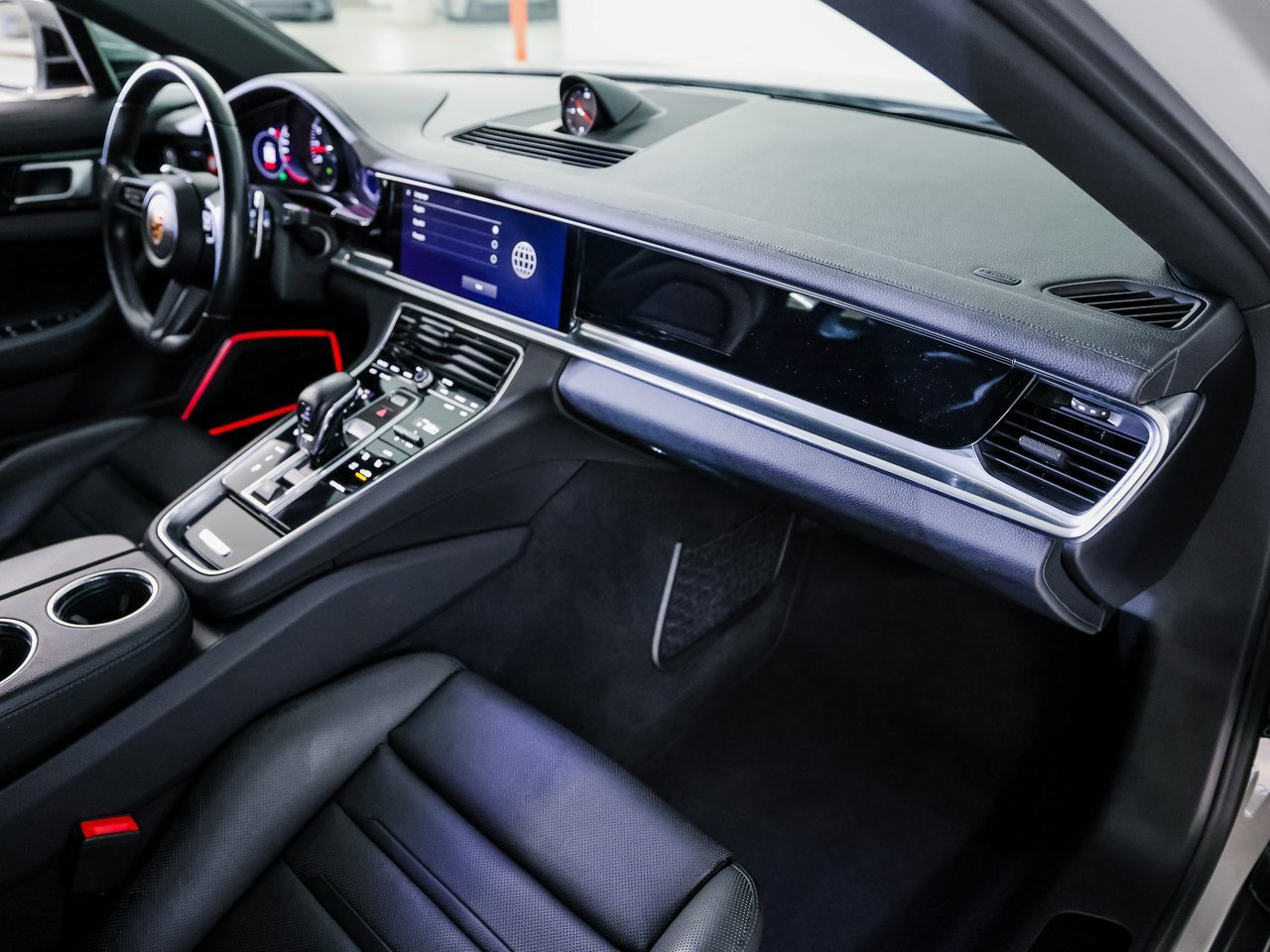 Certified 2023 Porsche Panamera Platinum Edition image 29