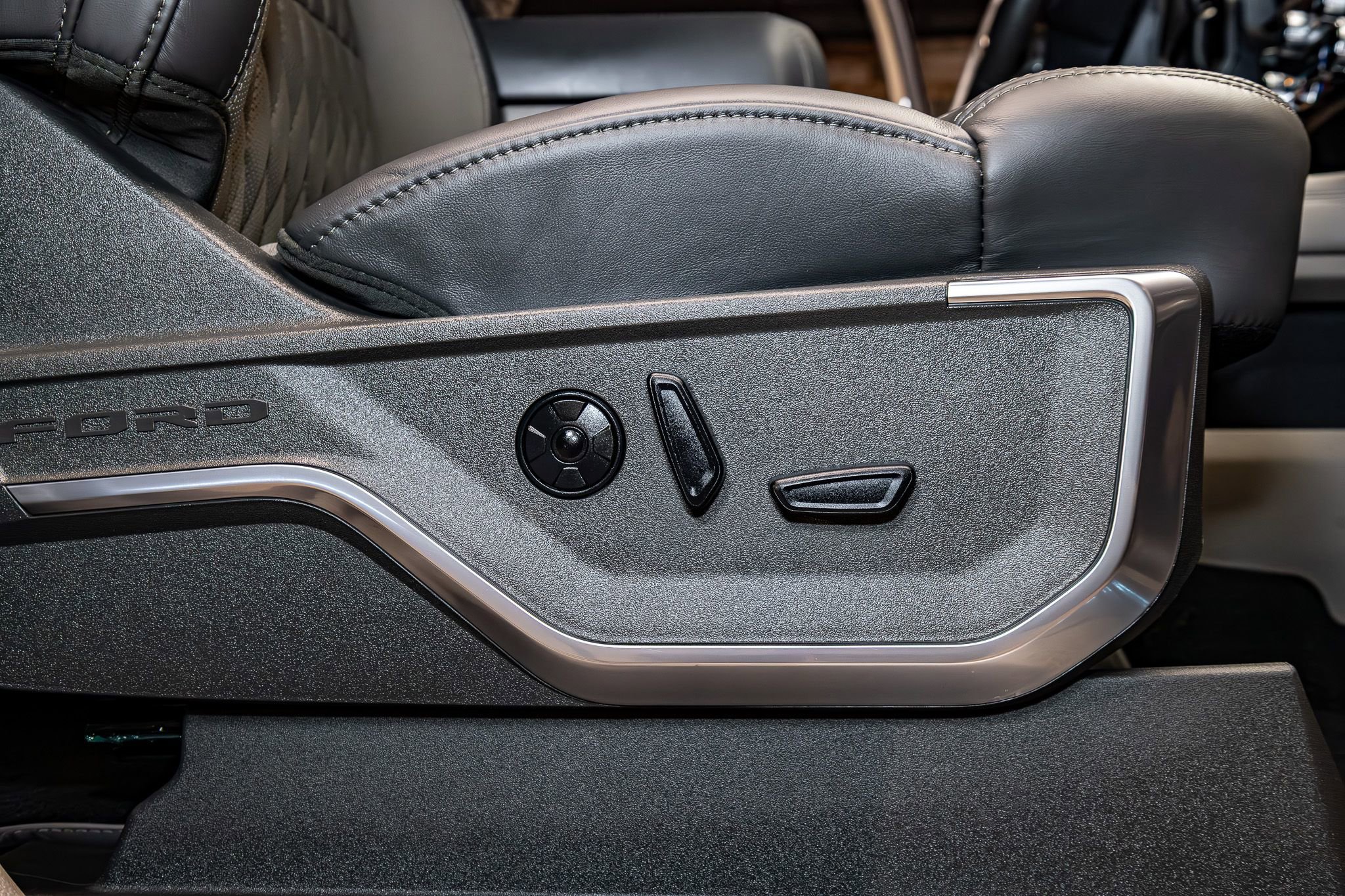 Used 2026 Ford F350 Platinum w/ Platinum Plus Package image 27