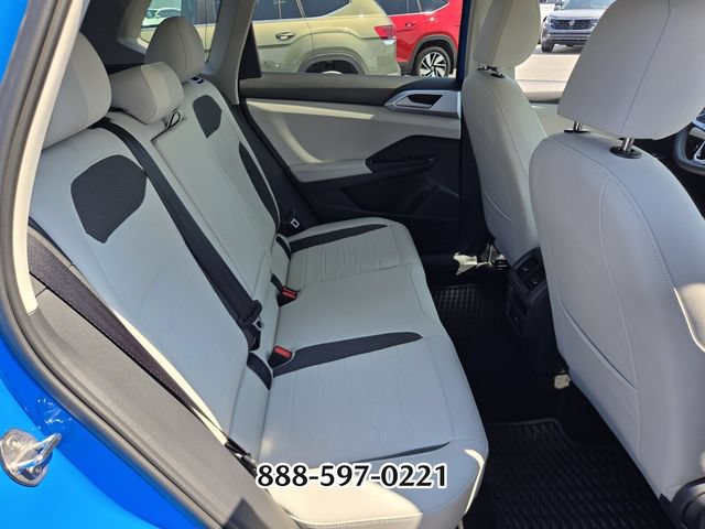 Certified 2025 Volkswagen Taos SE FWD image 18