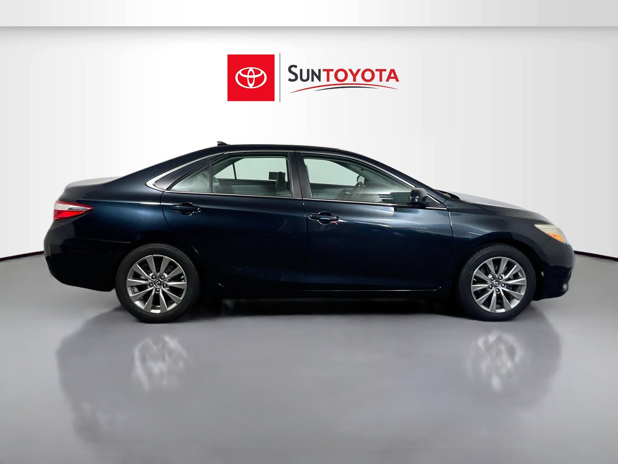 Used 2016 Toyota Camry XLE w/ Advanced Technology Package FWD image 2