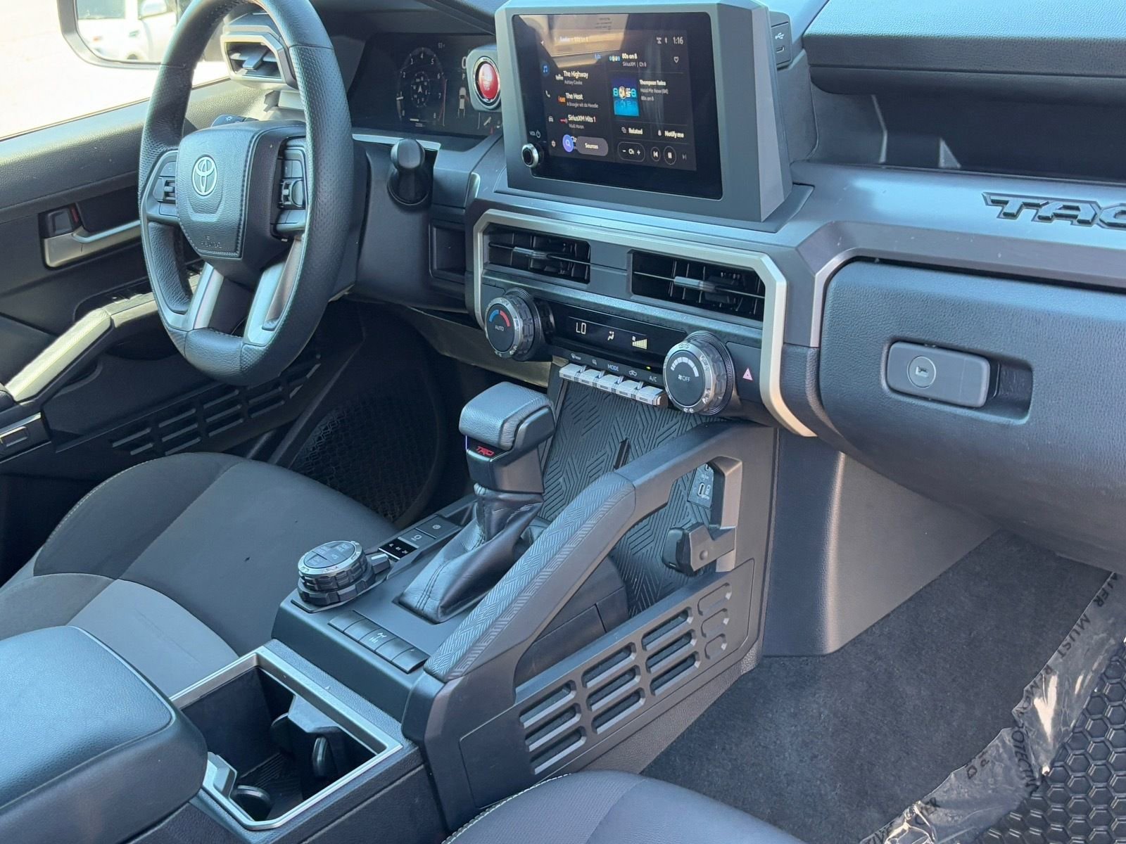 Used 2025 Toyota Tacoma TRD Off-Road AWD/4WD image 9