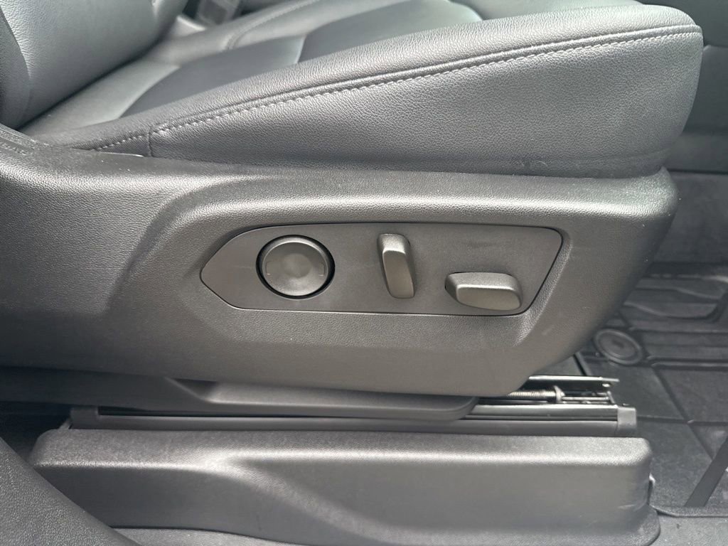 Used 2024 Chevrolet Tahoe Z71 w/ Luxury Package image 38