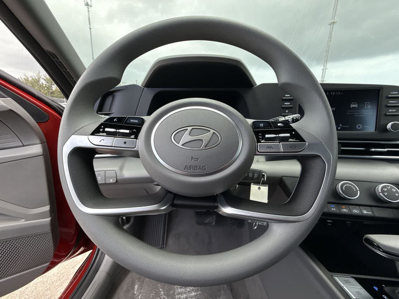 Used 2025 Hyundai Elantra SE FWD image 15