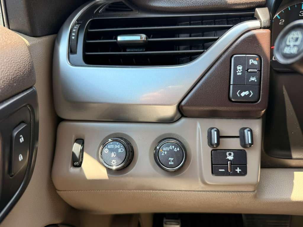 Used 2017 Chevrolet Tahoe Premier AWD/4WD image 40