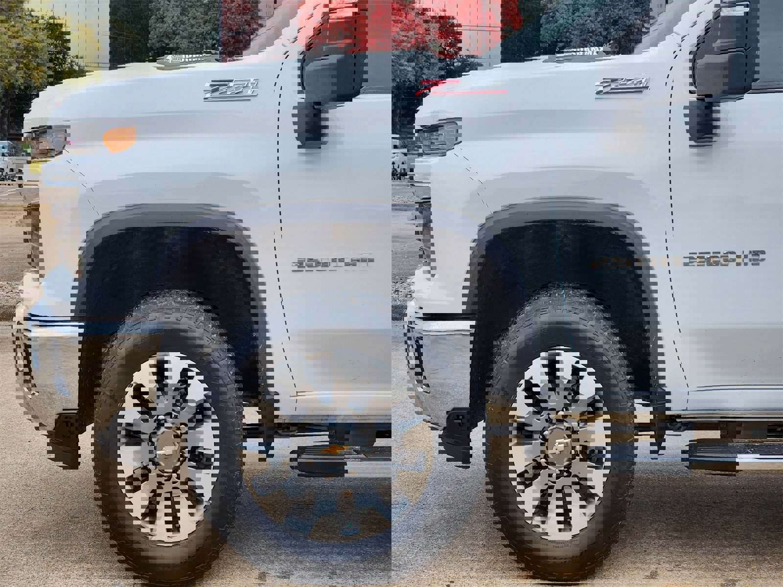 Used 2024 Chevrolet Silverado 2500 LT image 9