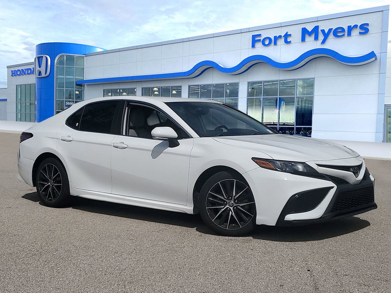 Used 2023 Toyota Camry SE video 1