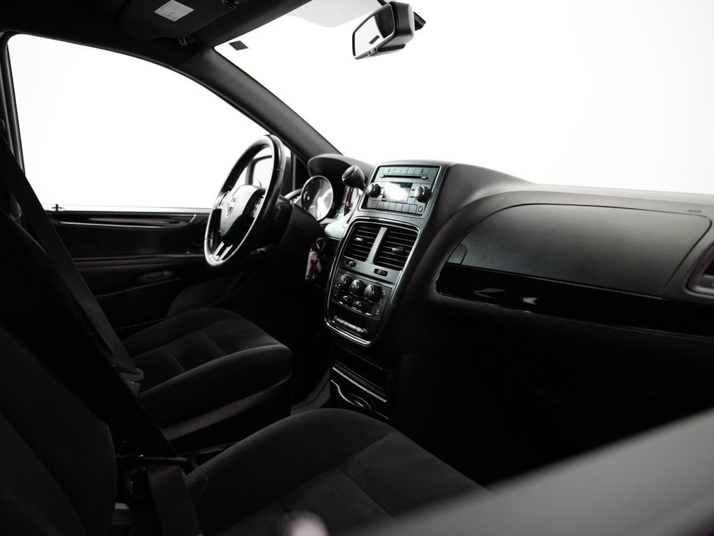 Used 2015 Dodge Grand Caravan SE image 43