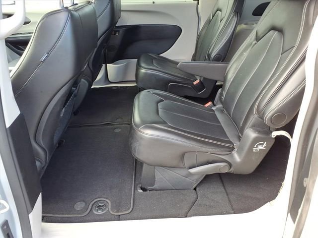 Used 2024 Chrysler Pacifica Touring-L image 13