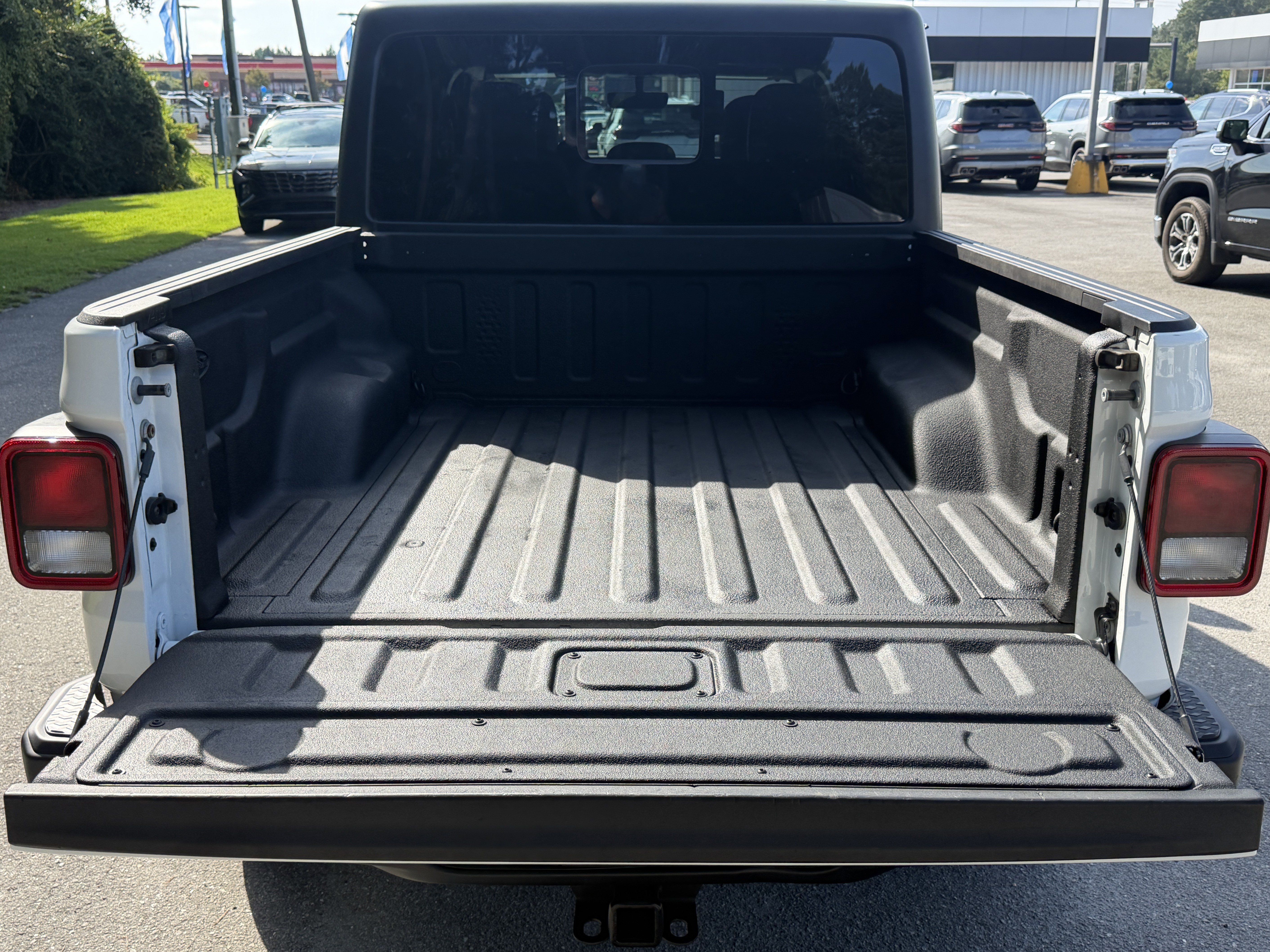 Used 2021 Jeep Gladiator Sport AWD/4WD image 4