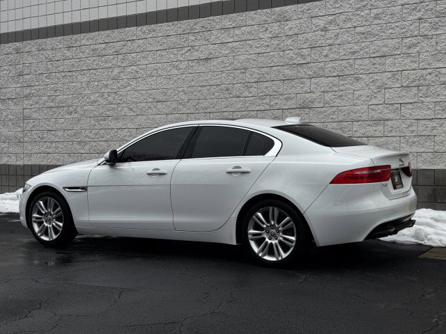 Used 2019 Jaguar XE Premium image 2