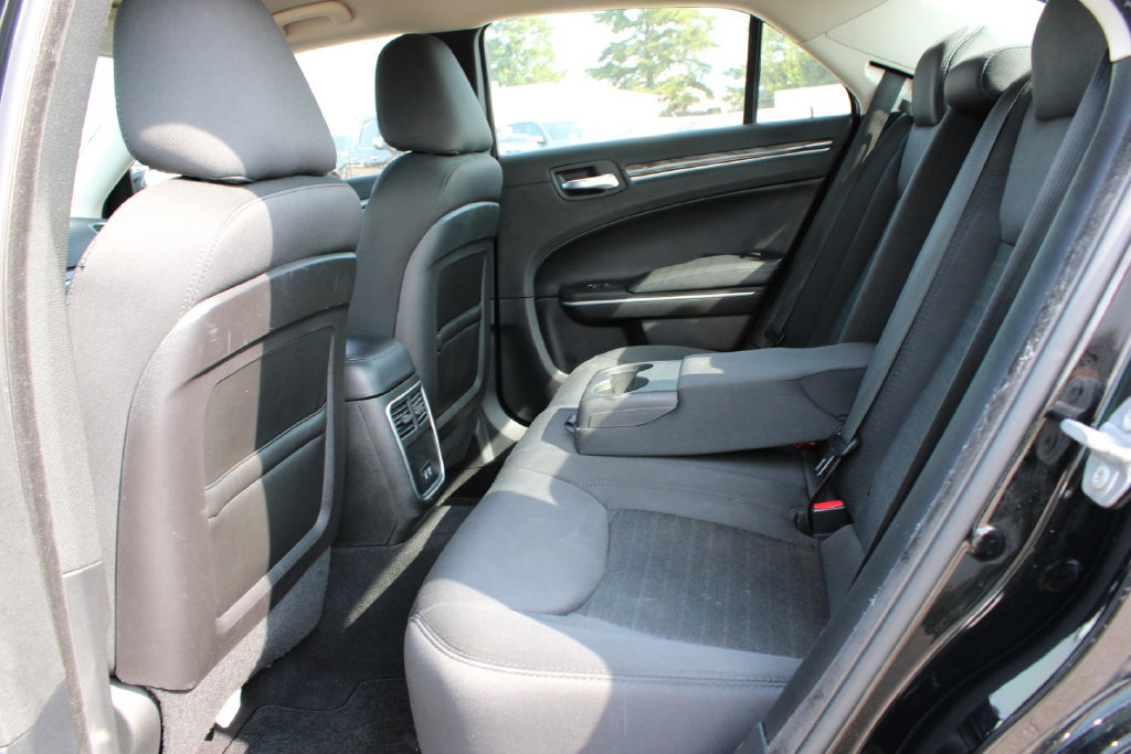 Used 2019 Chrysler 300 Touring RWD image 10