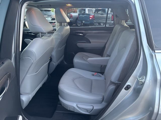 Used 2020 Toyota Highlander Platinum AWD/4WD image 28