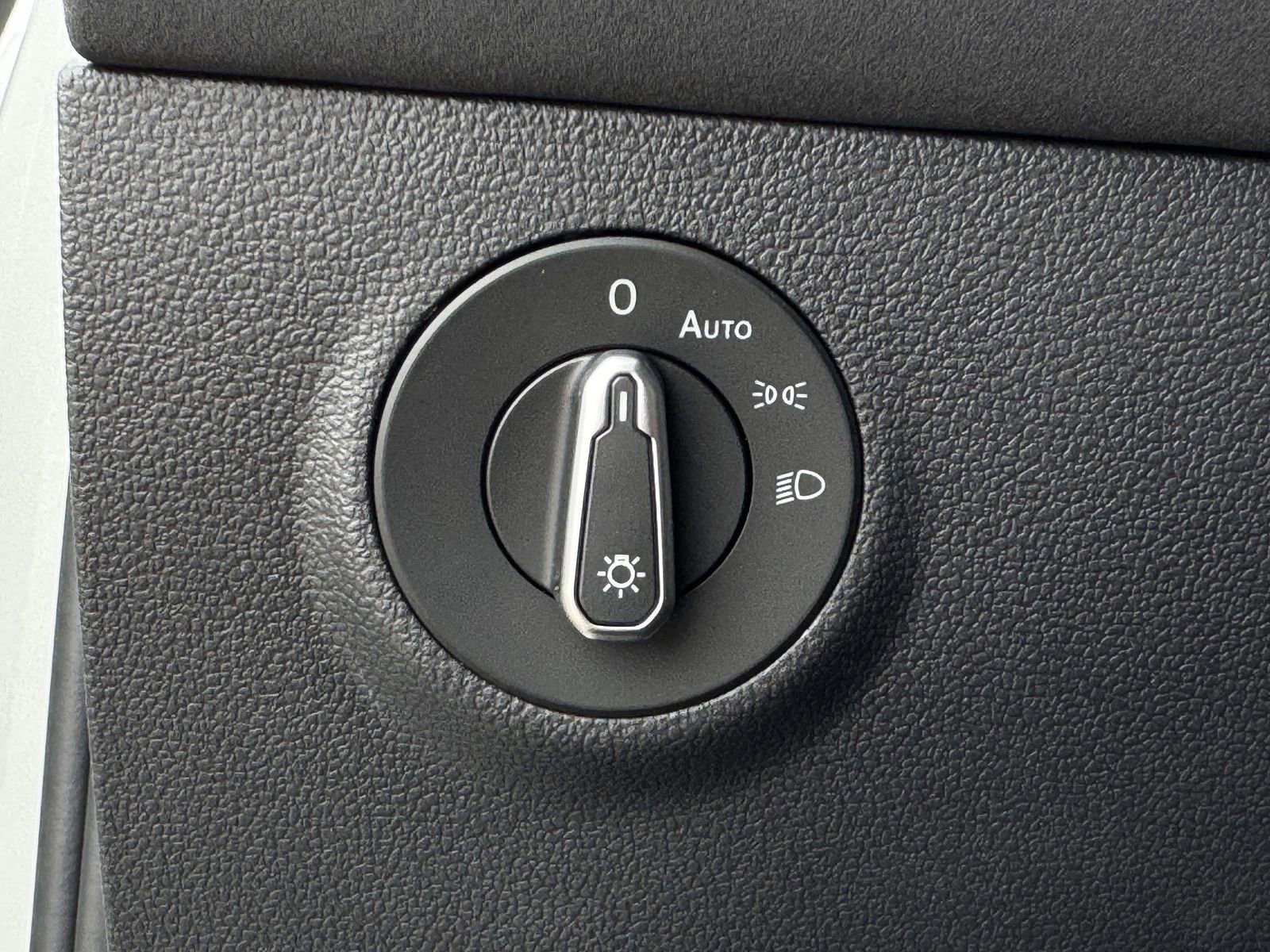New 2026 Volkswagen Taos SE FWD image 22